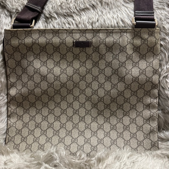 GG Supreme Canvas Flat Messenger Crossbody Bag - Picture 1 of 7